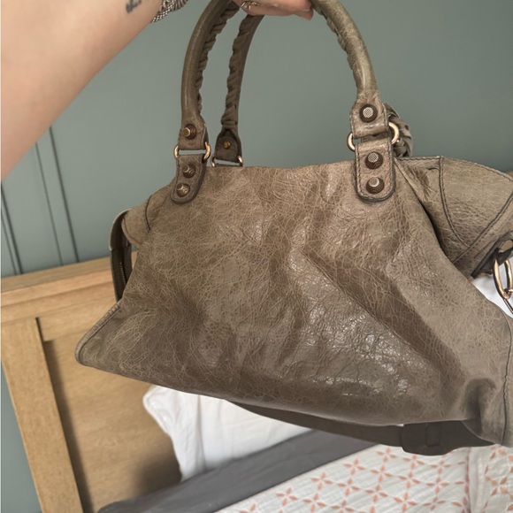 Balenciaga Taupe Leather Shoulder Bag - Picture 4 of 8